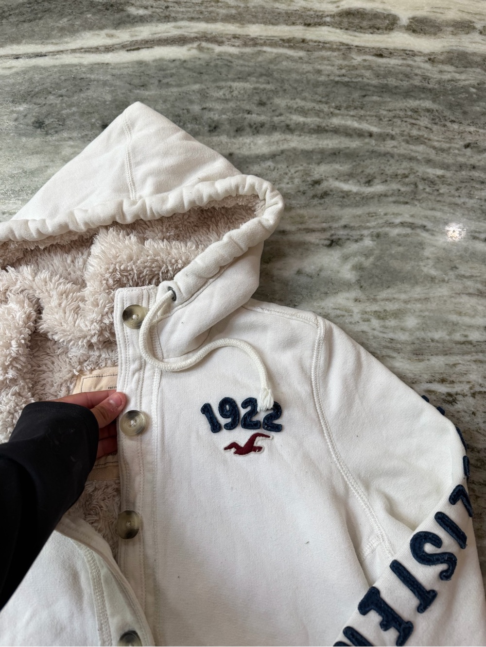 Y2K 2000s Vibe Hollister White Sherpa-Lined Hoodie with Navy Accents - Picture 5 of 6